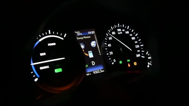 4K Car dashboard display hybrid energy monitoring