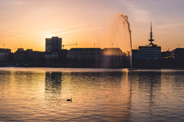 Sonnenuntergang an der Alster in Hamburg