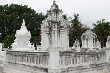 Fototapeta na wymiar Temple in Chiang Mai