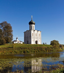 Fototapeta premium The Church of the Intercession on the Nerl in Bogolyubovo, Russia