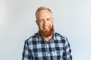 Obraz premium Freestyle. Mature man standing isolated on grey smiling cheerful close-up