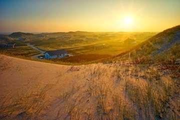 Naklejka premium Sonnenaufgang - Ferienhäuser in Argab, Dänemark