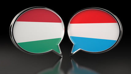 Obraz premium Hungary and United Kingdom flags with Speech Bubbles. 3D illustration