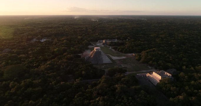Sunset at Chich&eacute;n Itz&aacute;, Mexican mayan ruins, aerial view