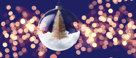 Schöne Weihnachtskugel mit Weihnachtsbaum