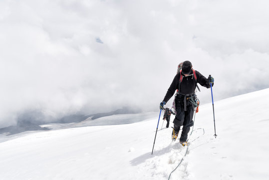 Russia, Upper Baksan Valley, Caucasus, Mountaineers ascending Mount Elbrus
