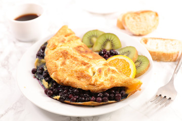 omelet with blueberry