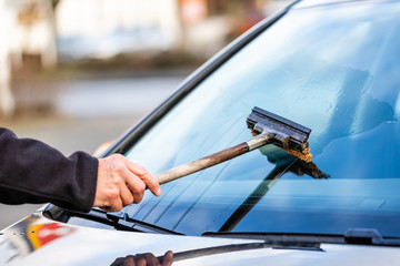 Clean the car window with a puller