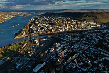 Fototapeta premium Burgen und Dörfer am Rhein