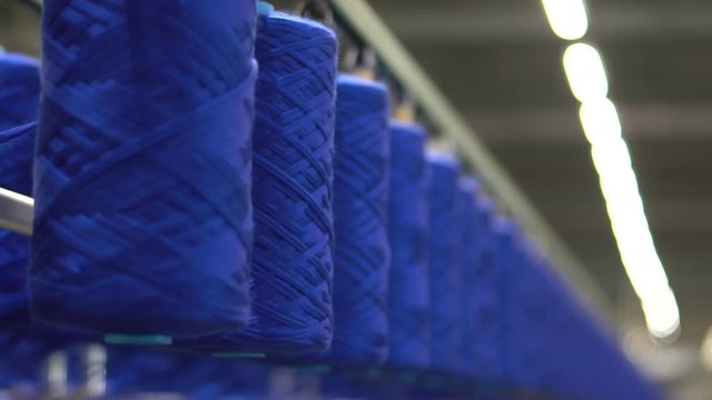 Production of yarn. Threads, coloured 25