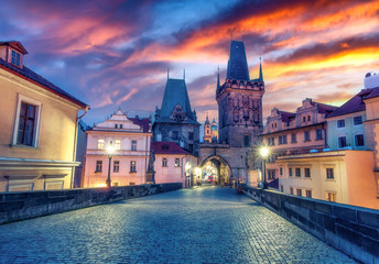 Fototapeta premium Charles bridge in Prague, Czech republic, at sunset. Scenic travel background.
