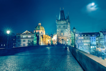 Naklejka premium Most Karola w Pradze, Republika Czeska, w nocy. Piękne tło podróży.