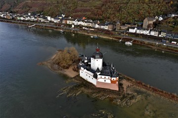 Burgen und Dörfer am Rhein