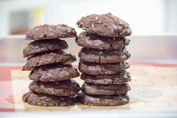  deliciious baked dark chocolate chip cookie