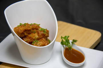  spicy chicken wing with chili sauce
