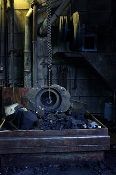Metall Bronze Gussform in Gie&szlig;erei  Werkstatt