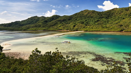Fototapeta na wymiar Snake island sandbar joining mainland Palawan and Vigan island-El Nido-Philippines-0853