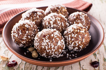 Raw cocoa and coconut energy balls