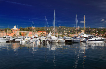 Fototapeta na wymiar Yachts in harbor at Santa Margherita Ligure