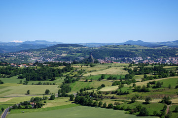 Fototapeta na wymiar vue depuis sur le Puy-En-Velay depuis la forteresse de Polignac, haute loire 