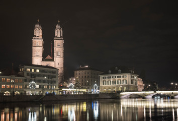 Fototapeta premium Die Stadt Zürich in der Nacht