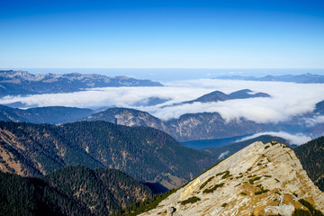 Fototapeta premium Alpenpanorama mit Nebel