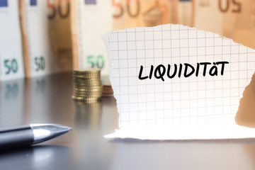 Liquidität schriftlich auf einem Notizzettel