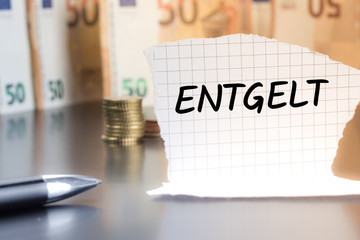 Entgelt schriftlich auf einem Notizzettel