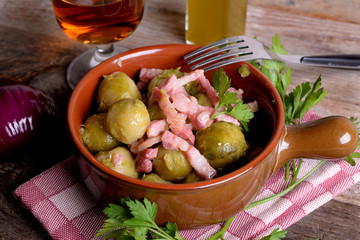 Terracotta with brussels sprouts and bacon 