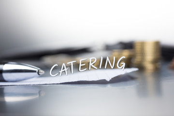 Catering auf einem Zettel im Büro