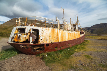 Fototapeta premium Impressive Ship wreck Gardar BA64 on west fjords, Iceland