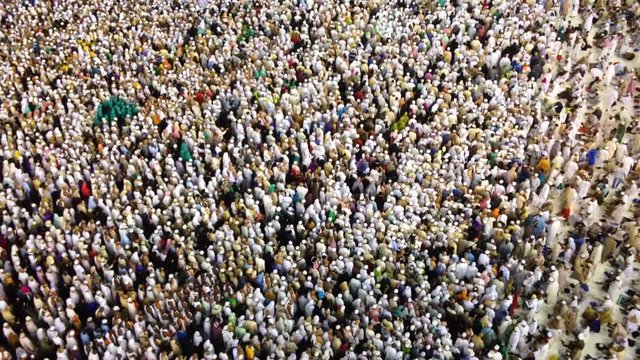 crowd in kaaba