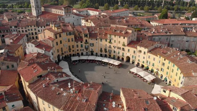 Piazza del Anfiteatro in Lucca