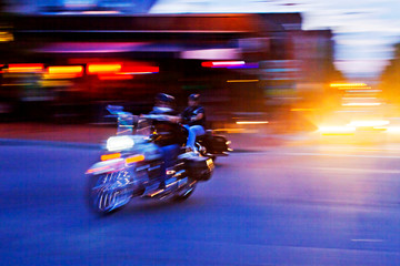 Obraz premium Impression of a Two Mortorcyclists Outdistancing Rush Hour Traffic