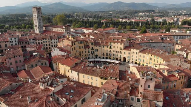 Piazza del Anfiteatro in Lucca