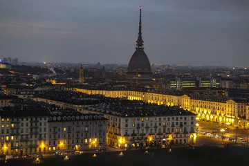 Fototapeta na wymiar Torino al tramonto