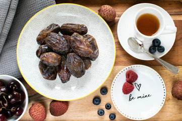 Fruit and tea with dates and lychee