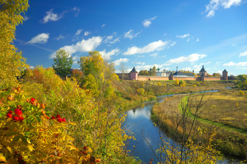 Fototapeta na wymiar Autumn landscape in Suzdal.