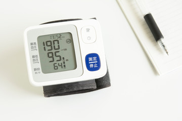 高血圧　血圧計

