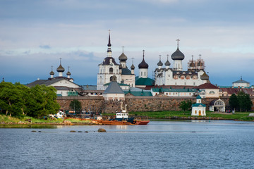 Fototapety  Spaso-Preobrazhensky Solovetsky Monastery in the summer from the Bay of well-being, Russia
