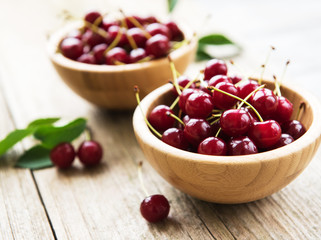  Bowls with cherries