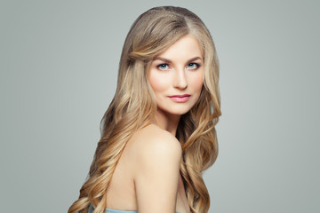 Naklejka premium Natural beauty. Beautiful blonde woman with long healthy curly hair portrait