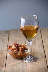 bodegón de comida y bebida