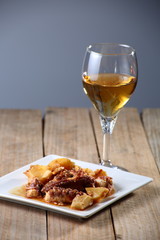 bodegón de comida y bebida