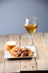 bodegón de comida y bebida