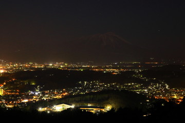 Fototapeta premium 朝焼けの岩手山
