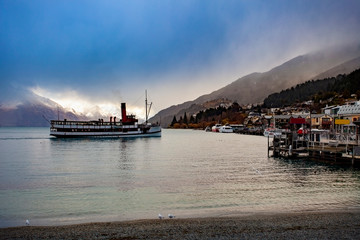 beautiful scenic of lake wakatipu queenstown new zealand