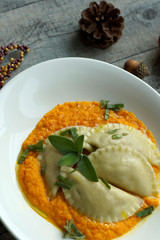 Ravioli ripieni di zucca