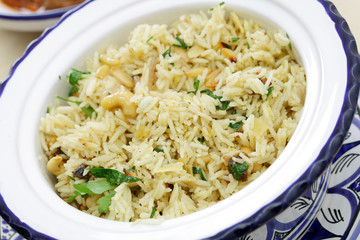 Spicy moroccan rice with nuts