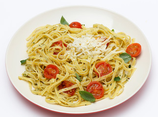 Tagliatelle with pesto and tomatoes